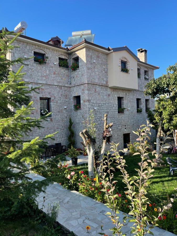 Bujtina Liana Voskopoje Hotell Eksteriør bilde