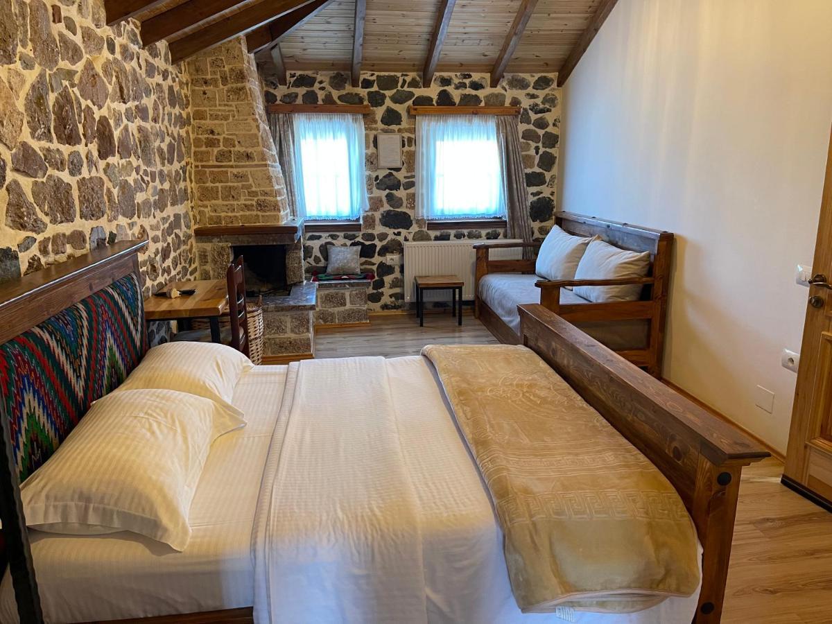 Bujtina Liana Voskopoje Hotell Eksteriør bilde