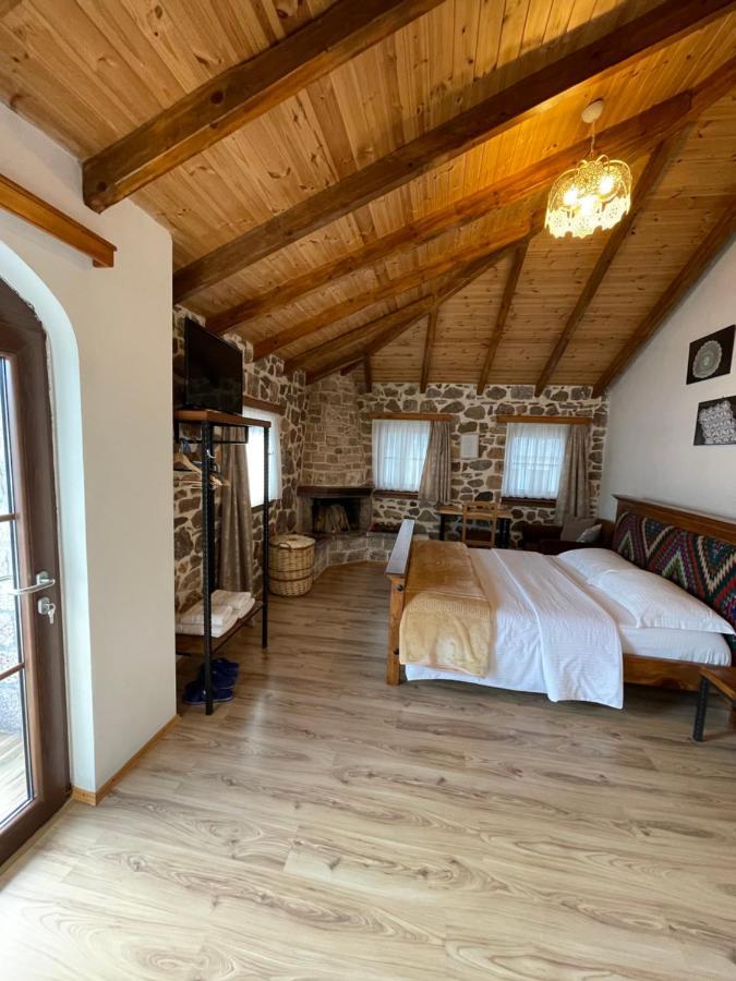 Bujtina Liana Voskopoje Hotell Eksteriør bilde