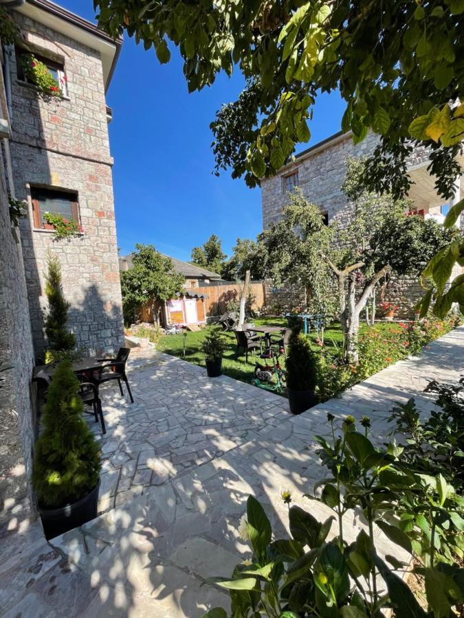 Bujtina Liana Voskopoje Hotell Eksteriør bilde