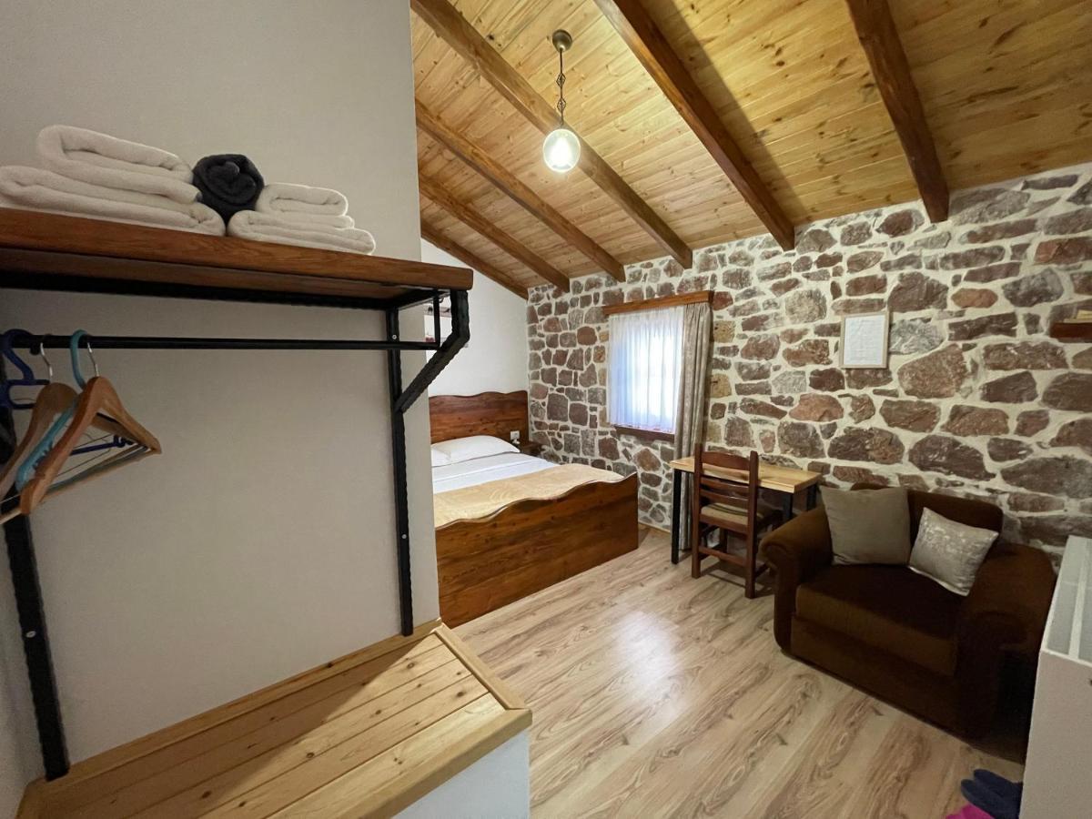 Bujtina Liana Voskopoje Hotell Eksteriør bilde
