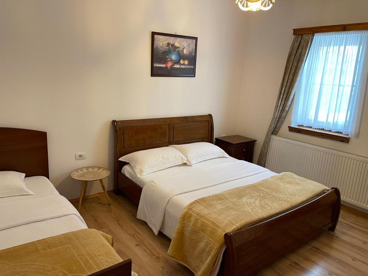 Bujtina Liana Voskopoje Hotell Eksteriør bilde