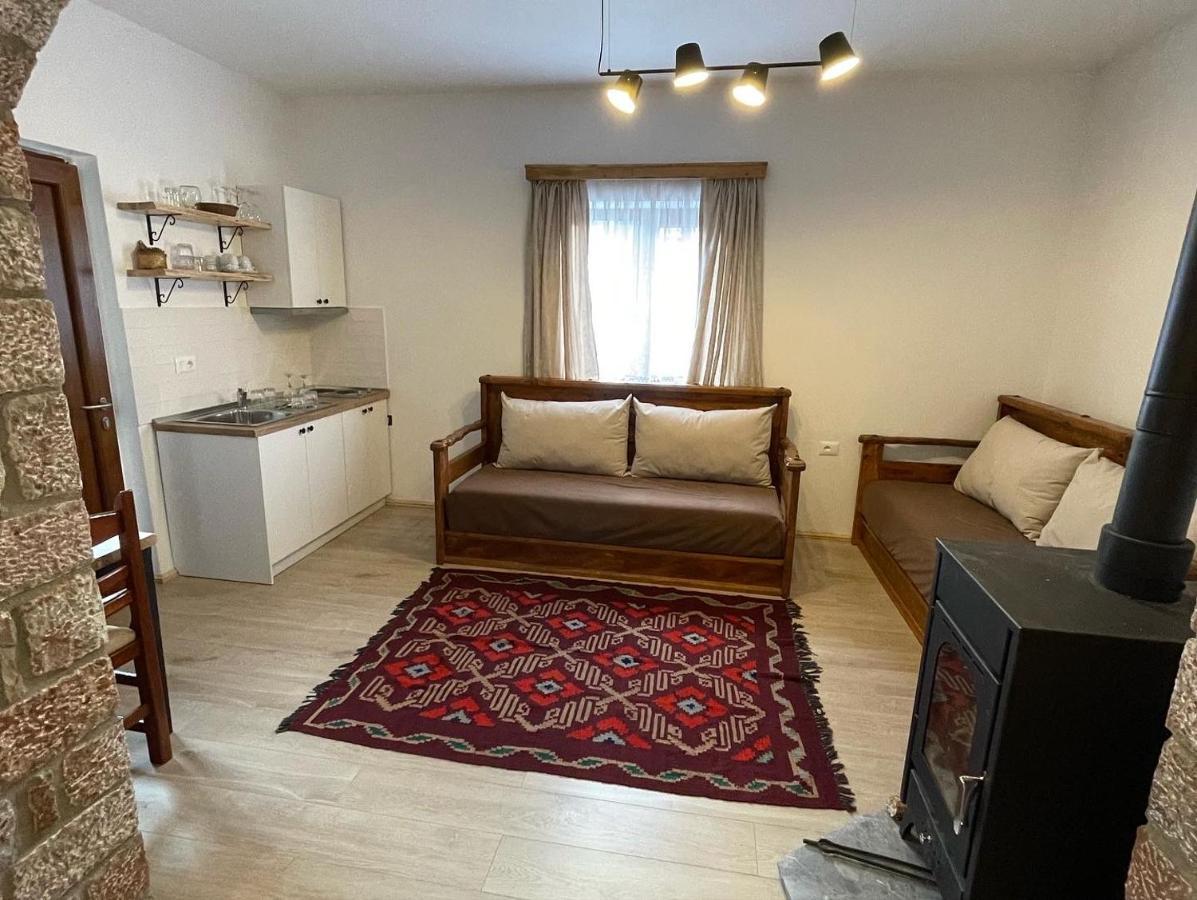 Bujtina Liana Voskopoje Hotell Eksteriør bilde
