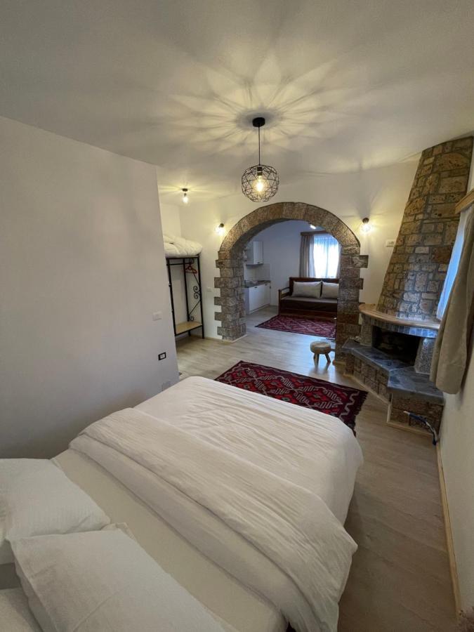 Bujtina Liana Voskopoje Hotell Eksteriør bilde